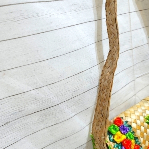 HANDMADE STRAW SHOULDER BAG, REAL SHELLS & EMBROIDERED COLORED STRAW DETAILS - Picture 5 of 16
